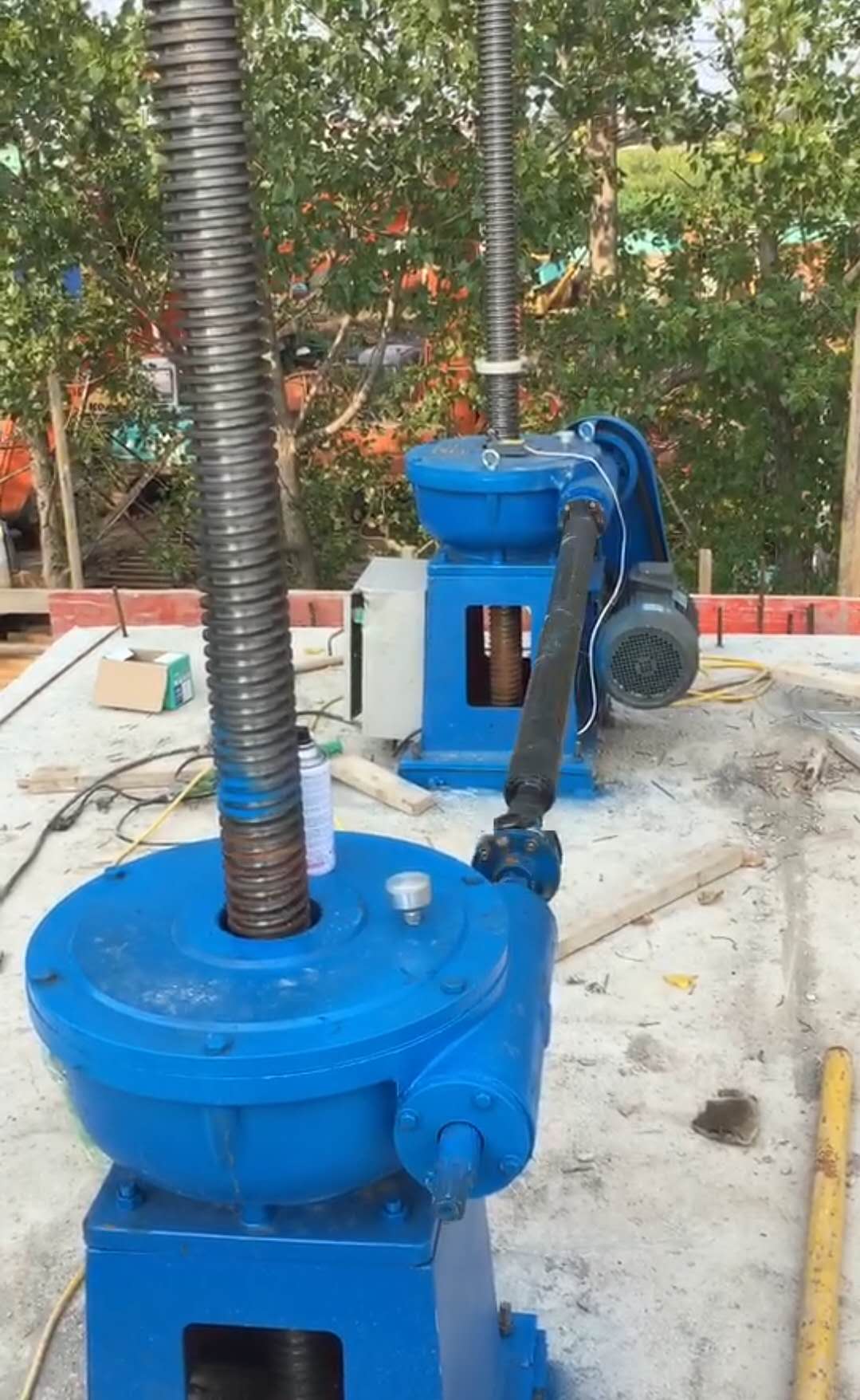 啟閉機